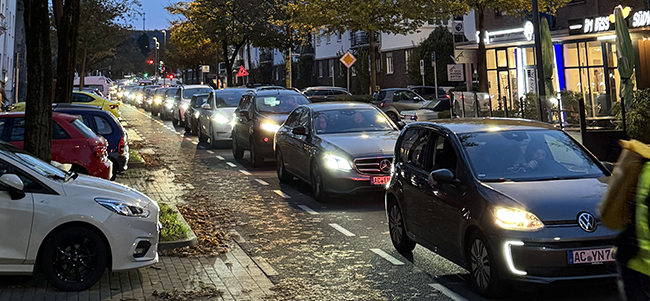 Stau L&uuml;tticher Stra&szlig;e